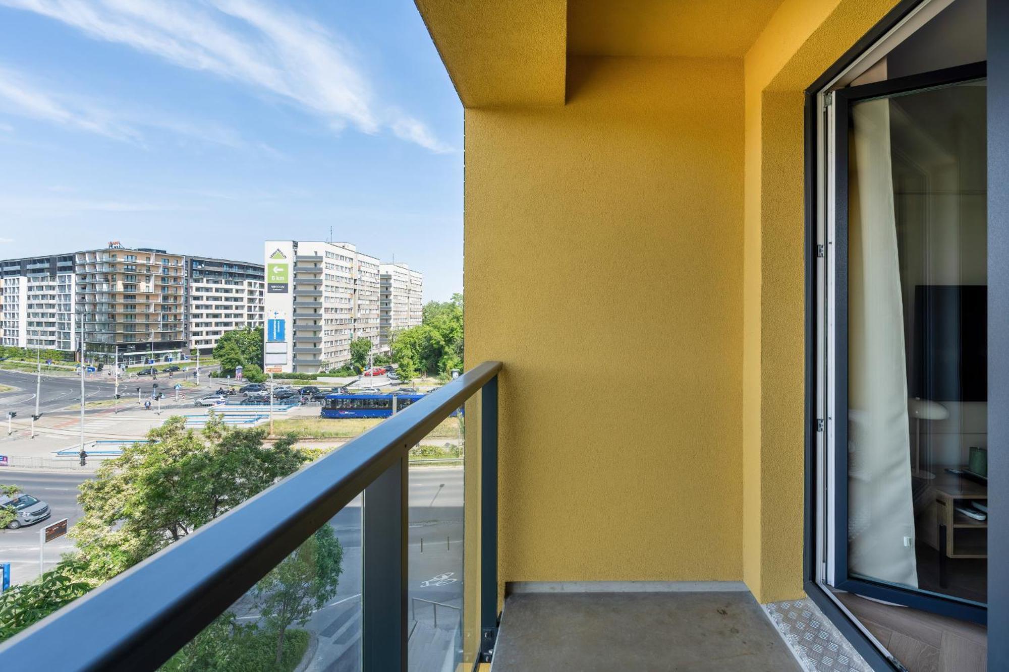 Modern With Parking And Air-conditioning In By Renters * Breslavia
