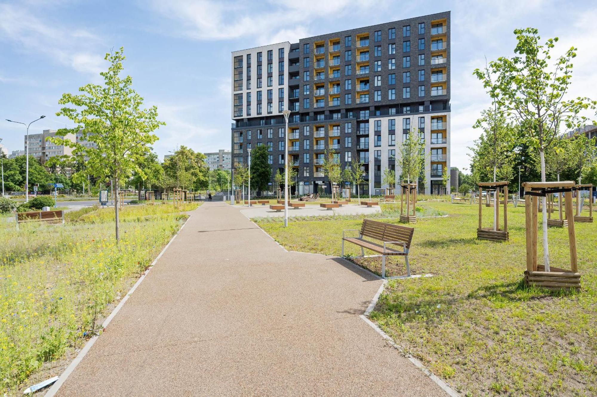 Modern With Parking And Air-conditioning In By Renters * Breslavia