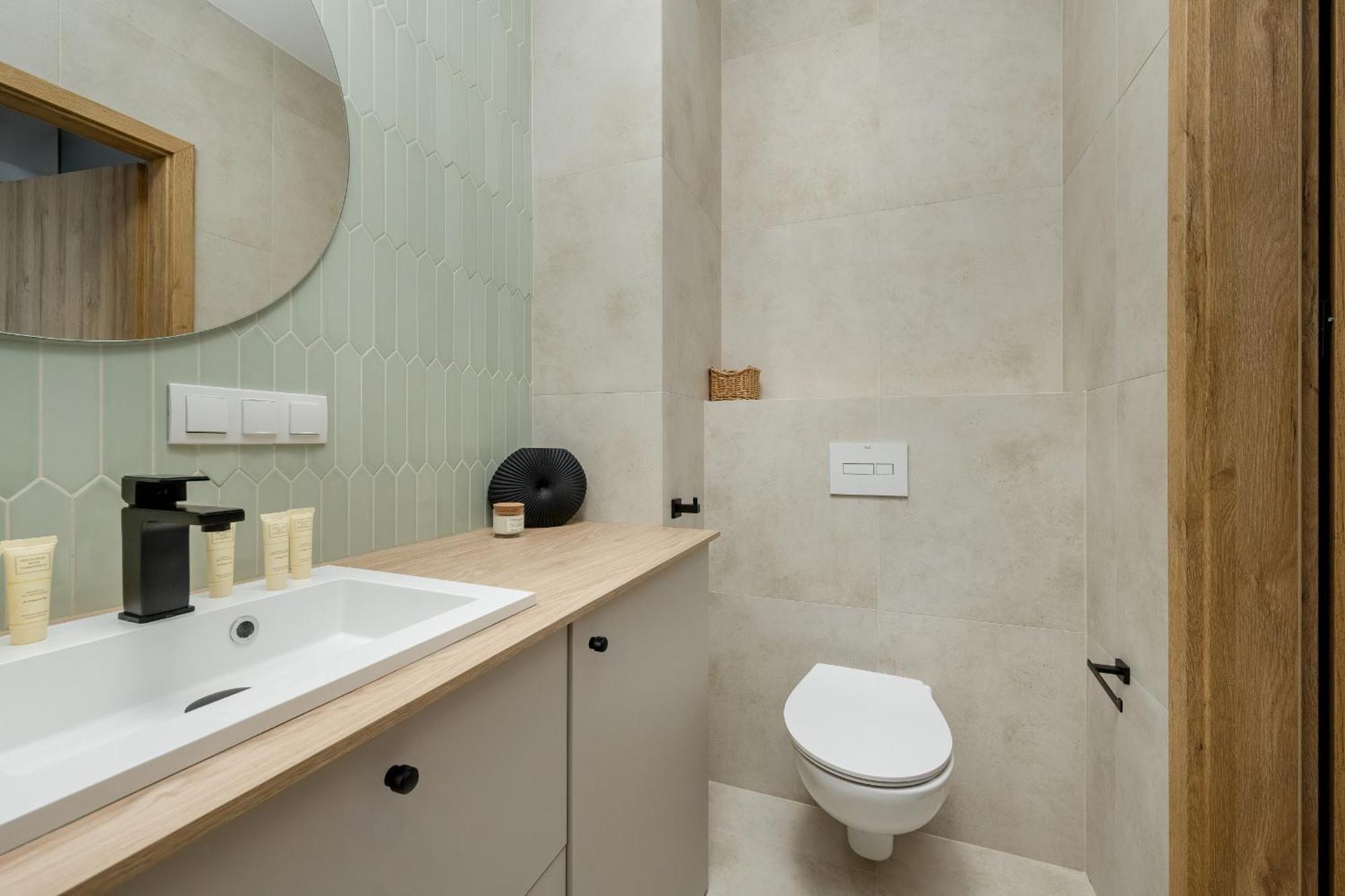 Modern With Parking And Air-conditioning In By Renters Apartment *