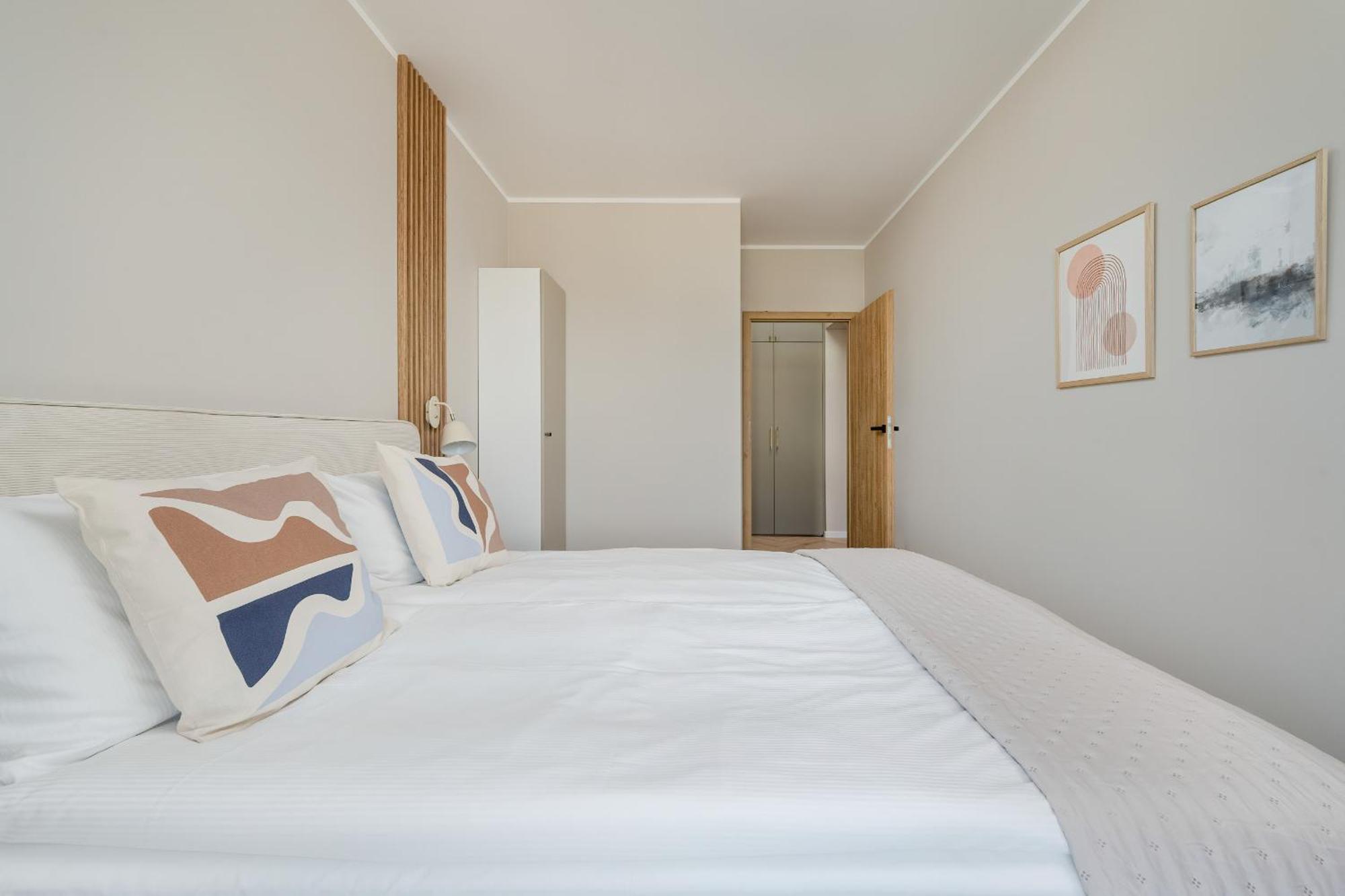 Modern With Parking And Air-conditioning In By Renters * Breslau