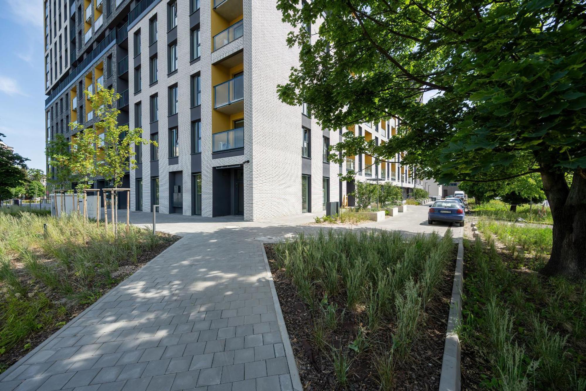 Modern With Parking And Air-conditioning In By Renters Apartment *