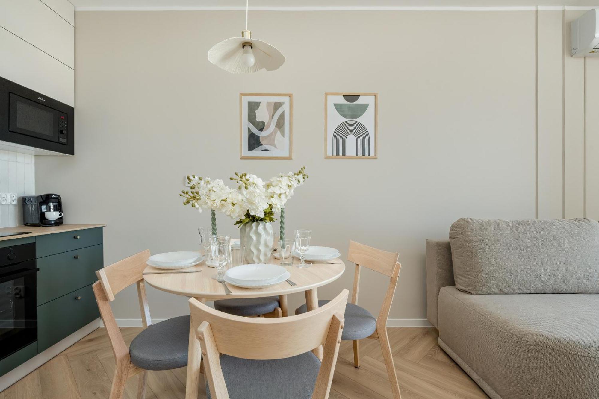 Modern With Parking And Air-conditioning In By Renters Apartment Breslau