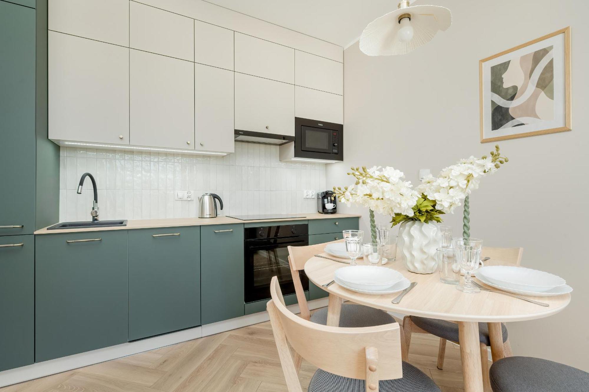 Apartment Modern With Parking And Air-conditioning In By Renters
