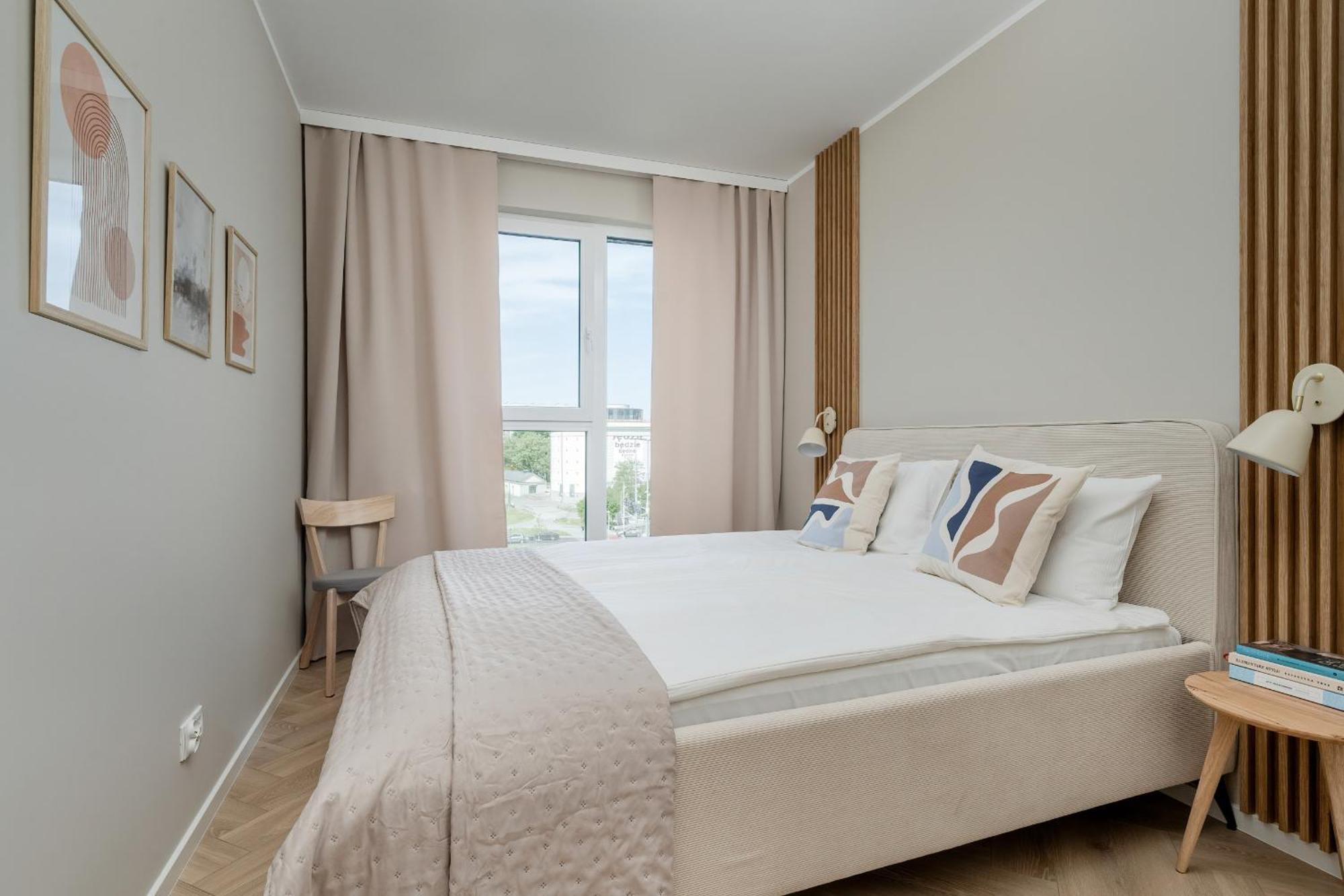 Modern With Parking And Air-conditioning In By Renters *