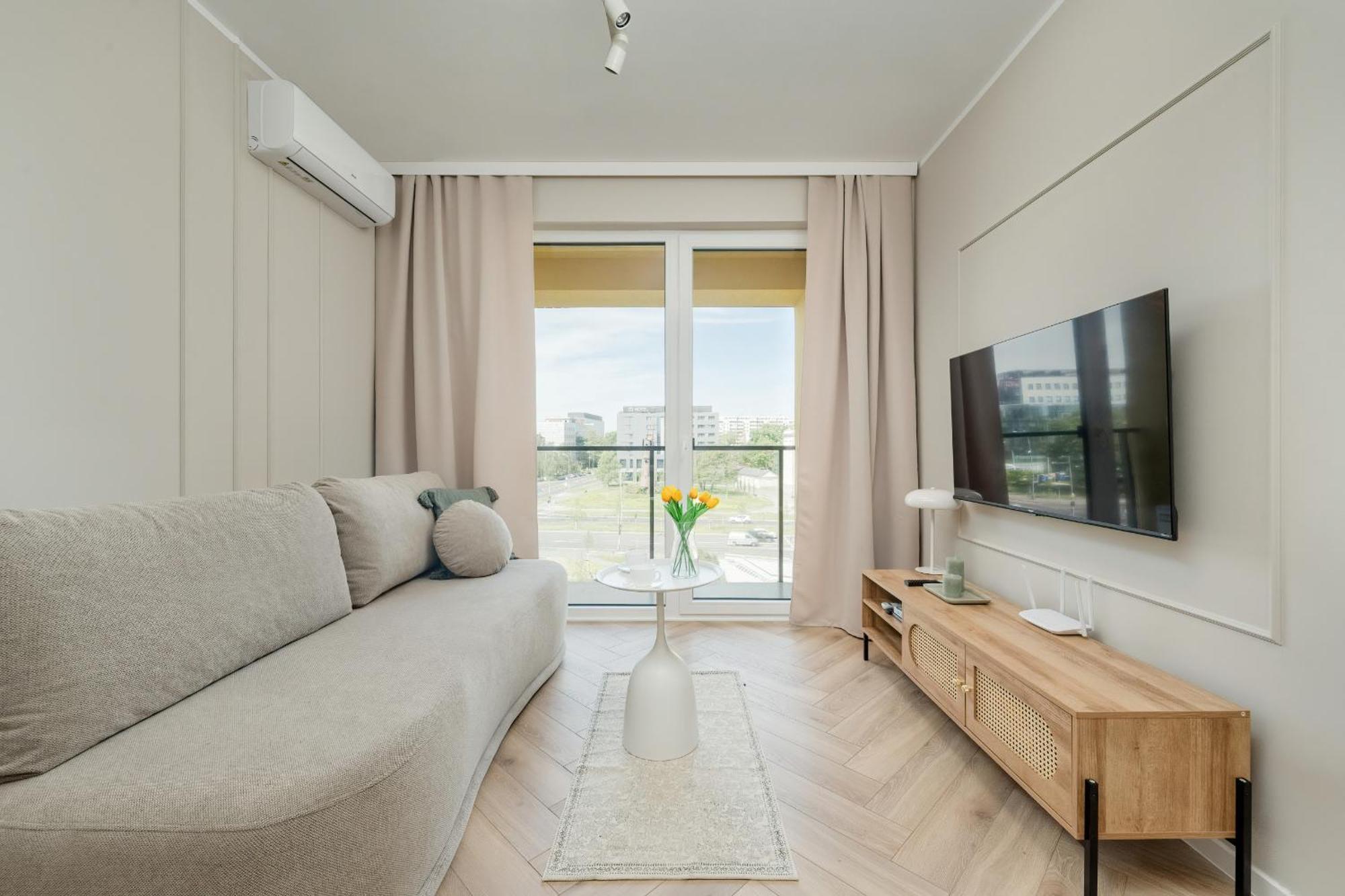 Modern With Parking And Air-conditioning In By Renters Breslau