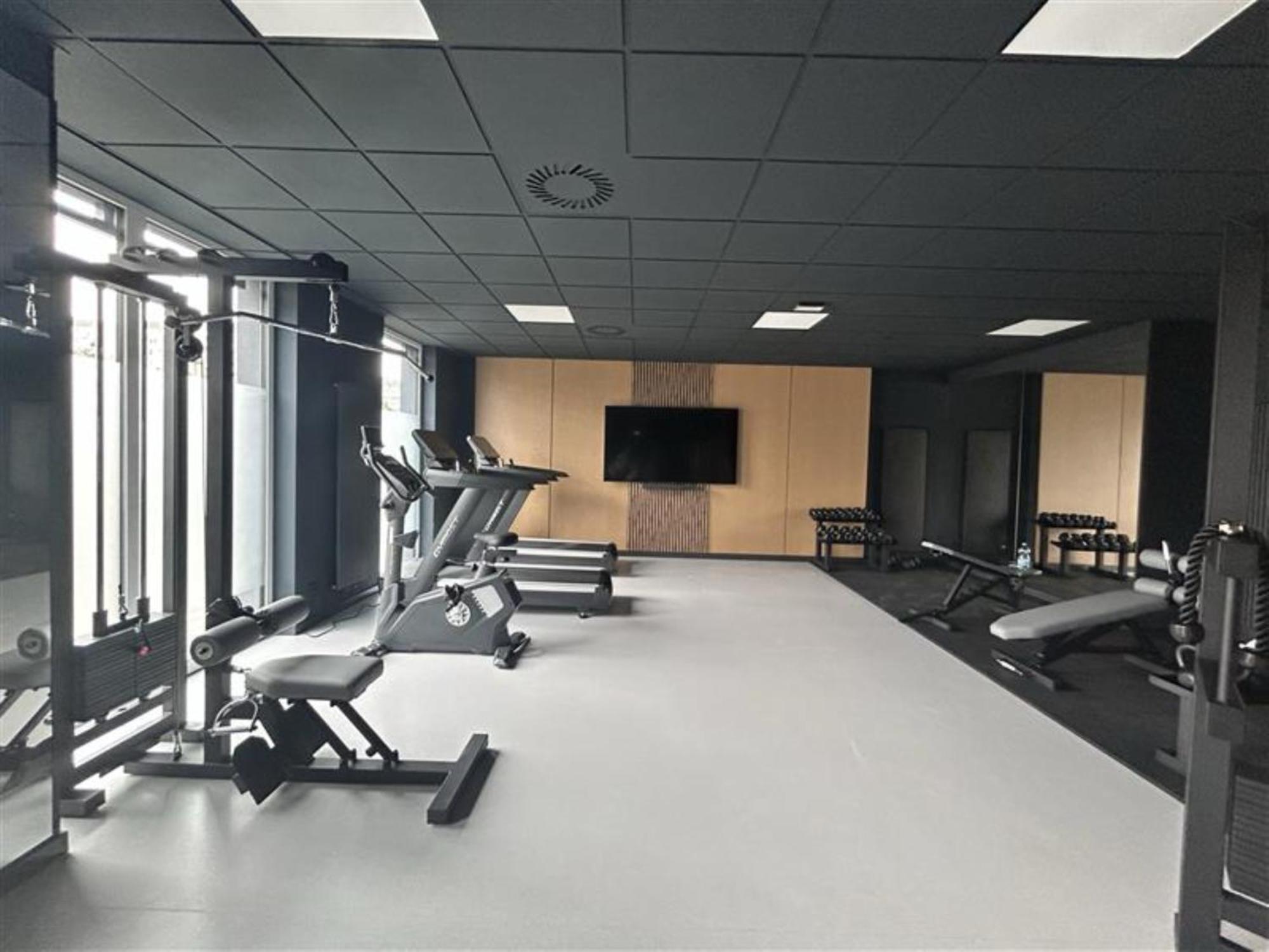 Modern With Parking And Air-conditioning In By Renters * Breslau